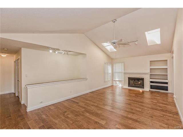 1035 Johanna Dr, Ballwin, MO 63021 photo 4
