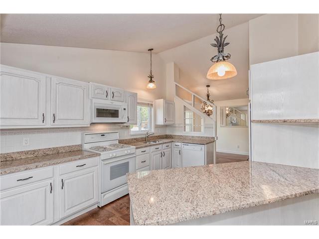 1035 Johanna Dr, Ballwin, MO 63021 photo 9