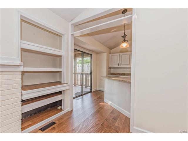 1035 Johanna Dr, Ballwin, MO 63021 photo 6
