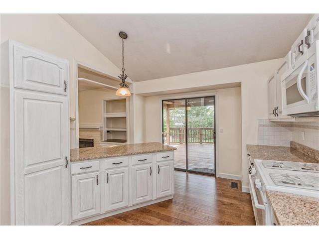 1035 Johanna Dr, Ballwin, MO 63021 photo 10