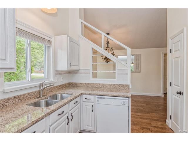1035 Johanna Dr, Ballwin, MO 63021 photo 14