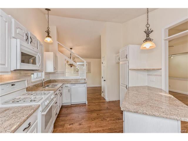 1035 Johanna Dr, Ballwin, MO 63021 photo 8