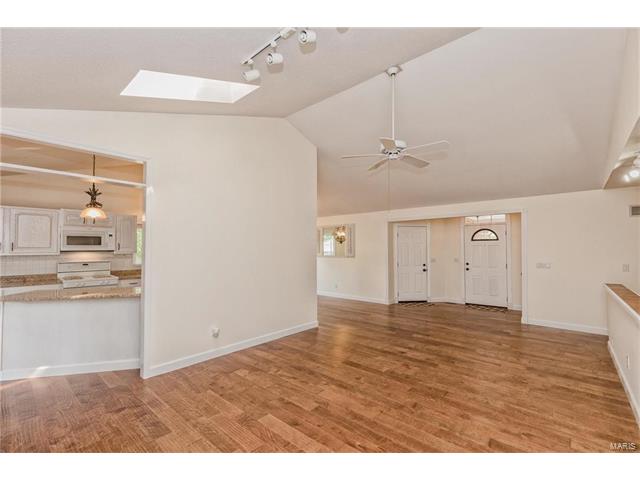 1035 Johanna Dr, Ballwin, MO 63021 photo 5