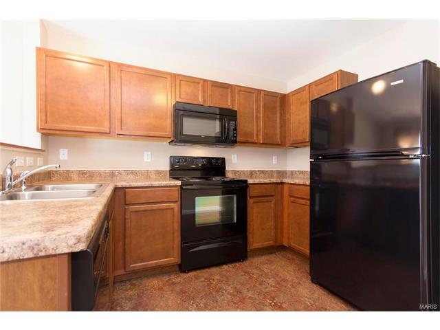 225 Crystal Ridge Dr, O'fallon, MO 63366 photo 4