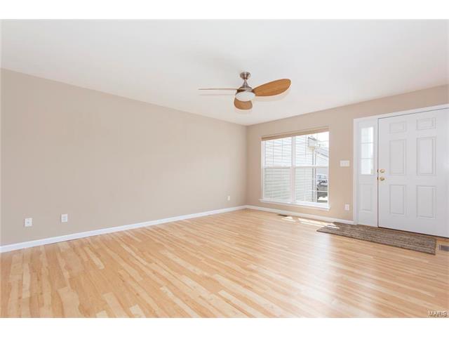 225 Crystal Ridge Dr, O'fallon, MO 63366 photo 2