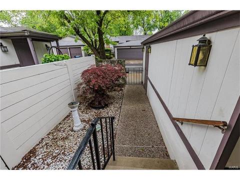 715 Knickerbacker Dr, Ballwin, MO 63021 photo 2