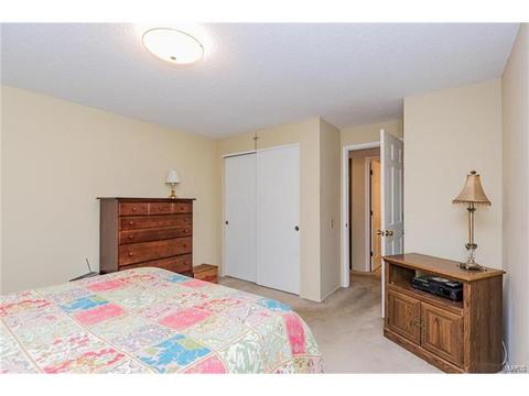 715 Knickerbacker Dr, Ballwin, MO 63021 photo 24