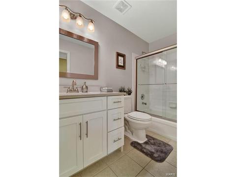 606 Legends Blfs, Eureka, MO 63025 photo 35