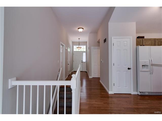 976 Shire Ln, Eureka, MO 63025 photo 2