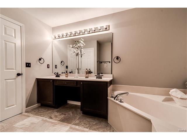 976 Shire Ln, Eureka, MO 63025 photo 12