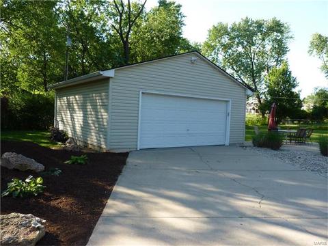 219 Lark Hill Ln, Ballwin, MO 63021 photo 3
