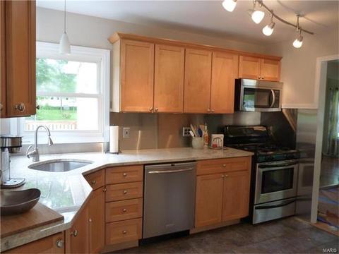 219 Lark Hill Ln, Ballwin, MO 63021 photo 9