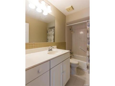 403 Caprice Gardens Ct, Ballwin, MO 63011 photo 17
