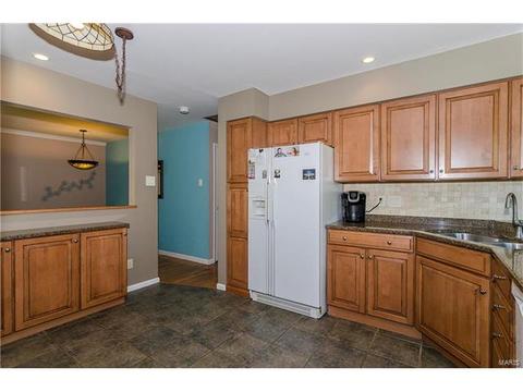 1005 Parkfield Ter, Ballwin, MO 63021 photo 12