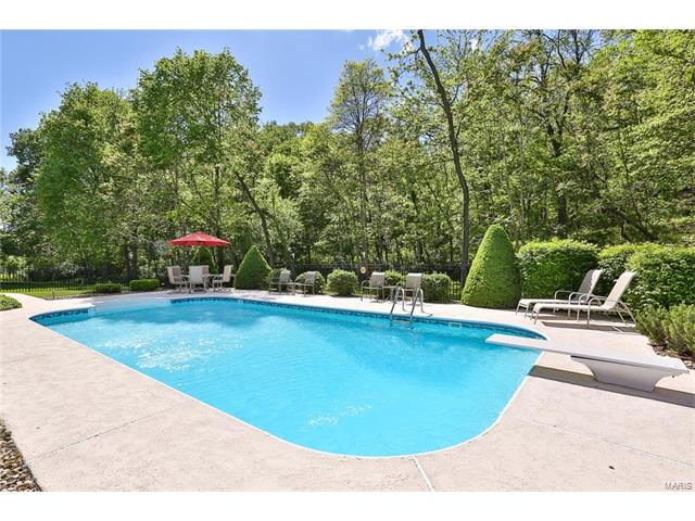 425 Gateford Dr, Ballwin, MO 63021 photo 2