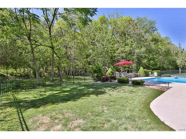 425 Gateford Dr, Ballwin, MO 63021 photo 4