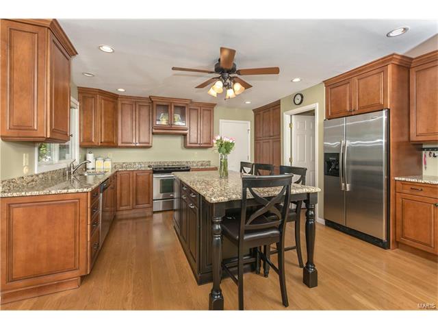1838 Waterford Ridge Dr, Ballwin, MO 63021 photo 10