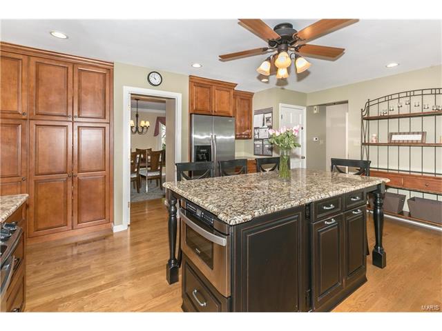 1838 Waterford Ridge Dr, Ballwin, MO 63021 photo 12