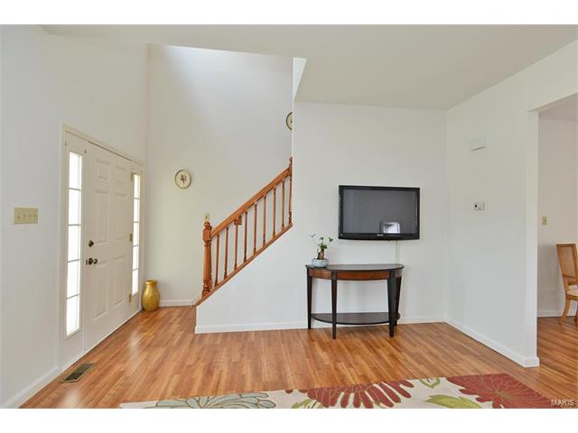 636 Brook Meadow Dr, Ballwin, MO 63021 photo 3
