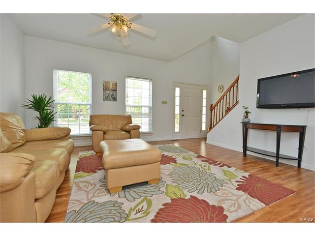 636 Brook Meadow Dr, Ballwin, MO 63021 photo 2