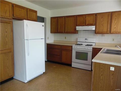 917 Parma, Ballwin, MO 63021 photo 4