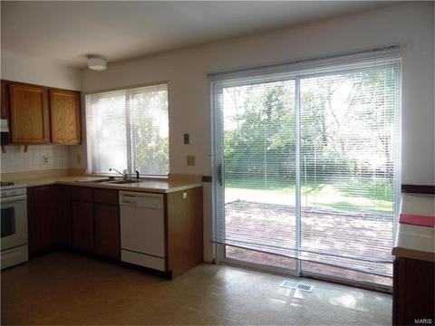 917 Parma, Ballwin, MO 63021 photo 8