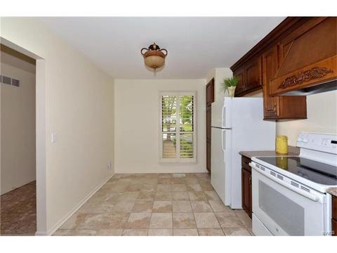 860 Woodside Trails Dr, Ballwin, MO 63021 photo 9