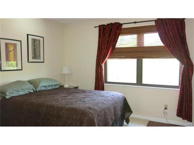 2409 Hidden Meadow Ln, Ballwin, MO 63021 photo 5