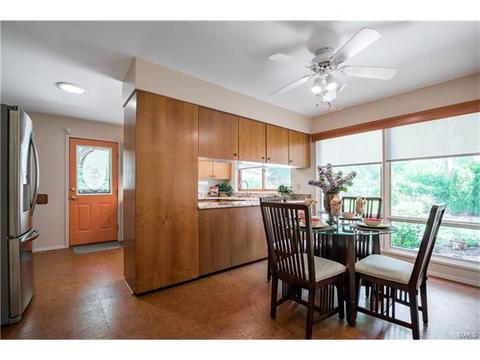 401 Andover Ln, Ballwin, MO 63011 photo 4