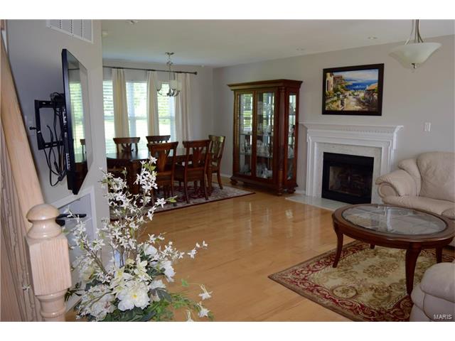 902 Claybend Dr, Ballwin, MO 63011 photo 4