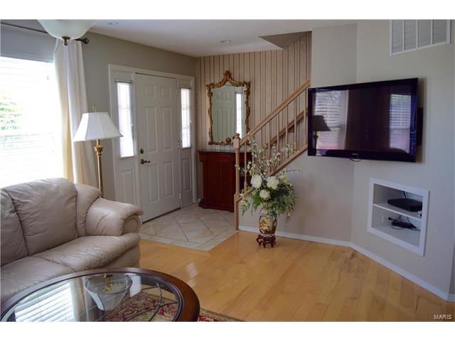 902 Claybend Dr, Ballwin, MO 63011 photo 5