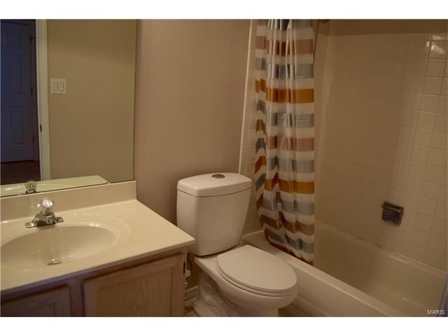 902 Claybend Dr, Ballwin, MO 63011 photo 18