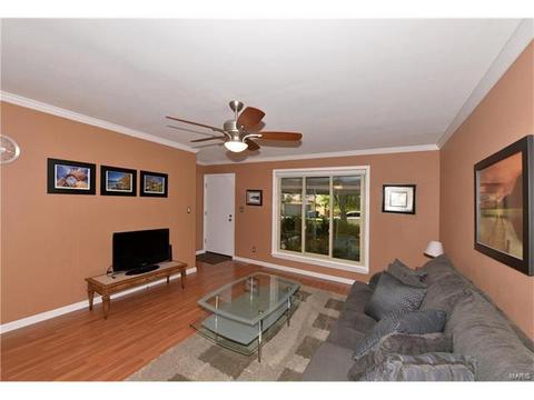 691 Woodrun Ct, Ballwin, MO 63021 photo 2