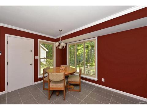 691 Woodrun Ct, Ballwin, MO 63021 photo 8