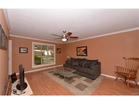 691 Woodrun Ct, Ballwin, MO 63021 photo 3