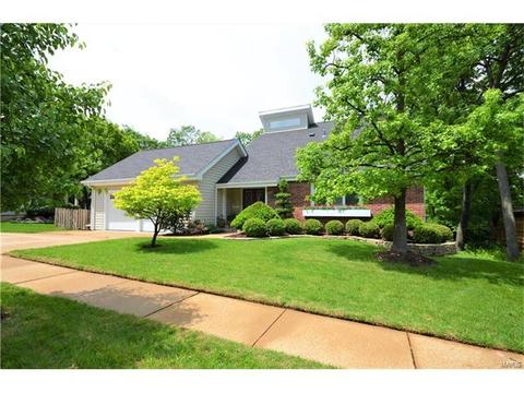 657 Huntley Hts, Ballwin, MO 63021 photo 2