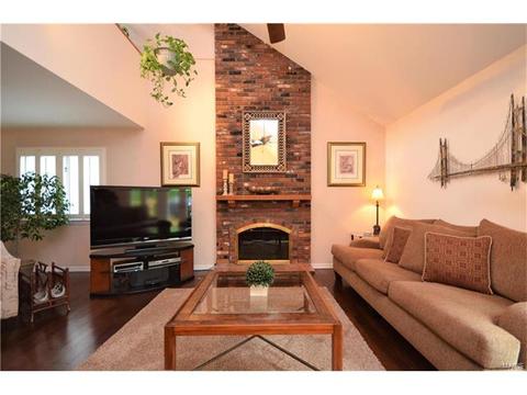 657 Huntley Hts, Ballwin, MO 63021 photo 7