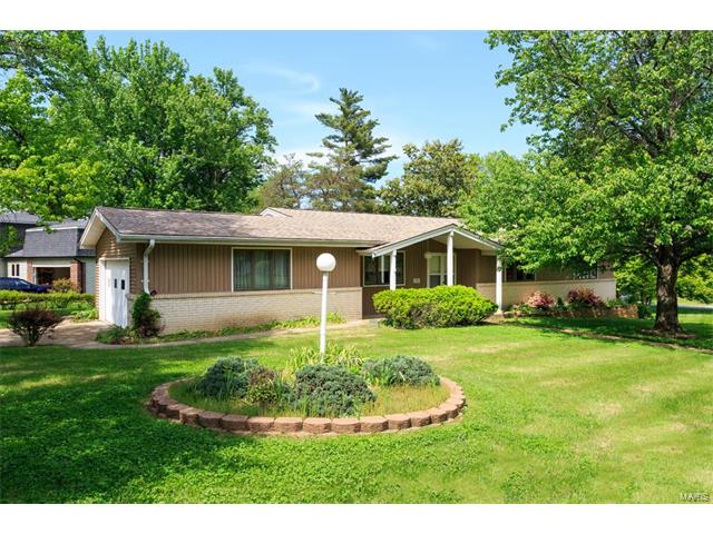 901 Bitterfield Dr, Ballwin, MO 63011 photo 1