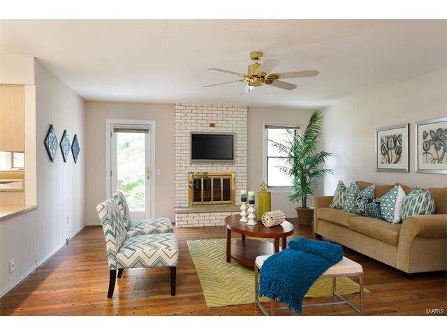 901 Bitterfield Dr, Ballwin, MO 63011 photo 2