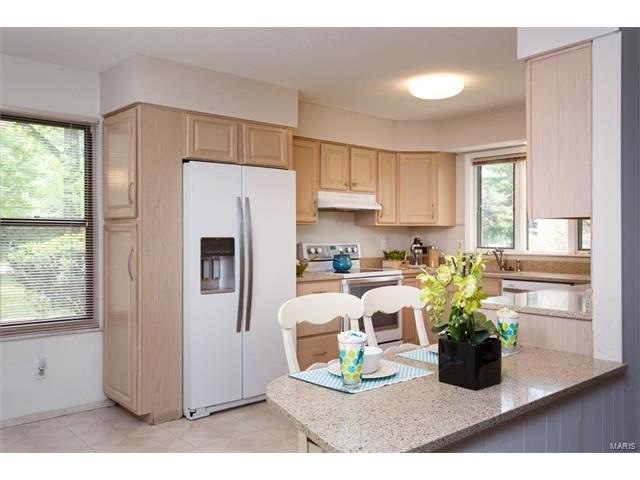 901 Bitterfield Dr, Ballwin, MO 63011 photo 3
