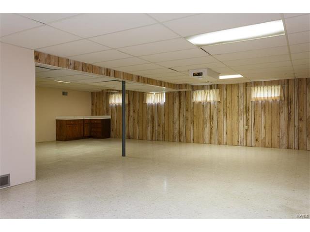 901 Bitterfield Dr, Ballwin, MO 63011 photo 14