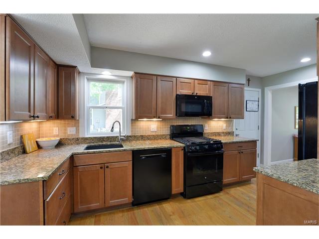 1705 Derrynane, Ballwin, MO 63021 photo 7