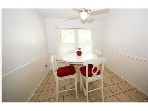 576 Spragues Mill Ct, Ballwin, MO 63011 photo 2