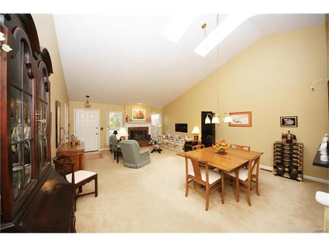 14 Morning Hill Dr, Ballwin, MO 63021 photo 3