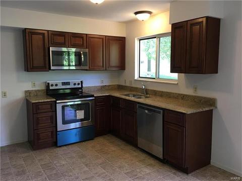 23 W Ofallon, O'fallon, MO 63366 photo 3