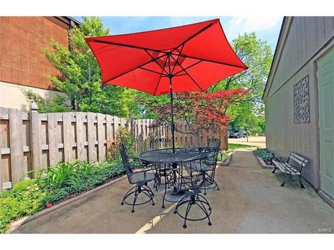 969 Beacon Woods Ct, Ballwin, MO 63021 photo 3