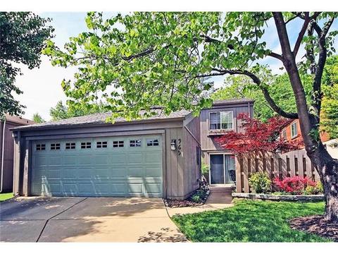 969 Beacon Woods Ct, Ballwin, MO 63021 photo 2