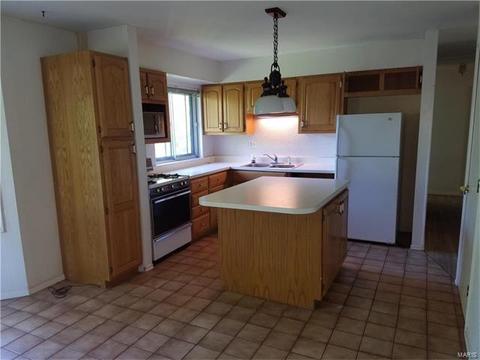 628 Sandy Oak Dr, Ballwin, MO 63021 photo 5