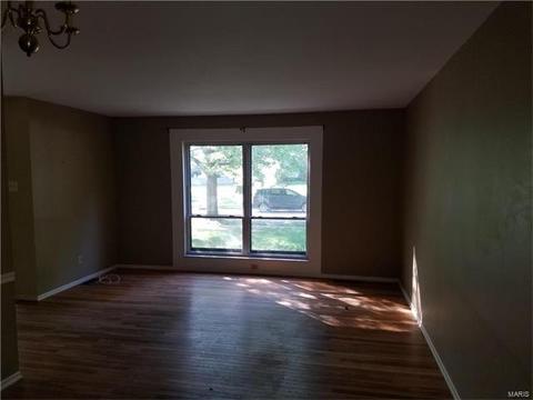 628 Sandy Oak Dr, Ballwin, MO 63021 photo 3