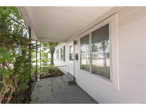 914 Saint Bernard Dr, O'fallon, MO 63366 photo 4